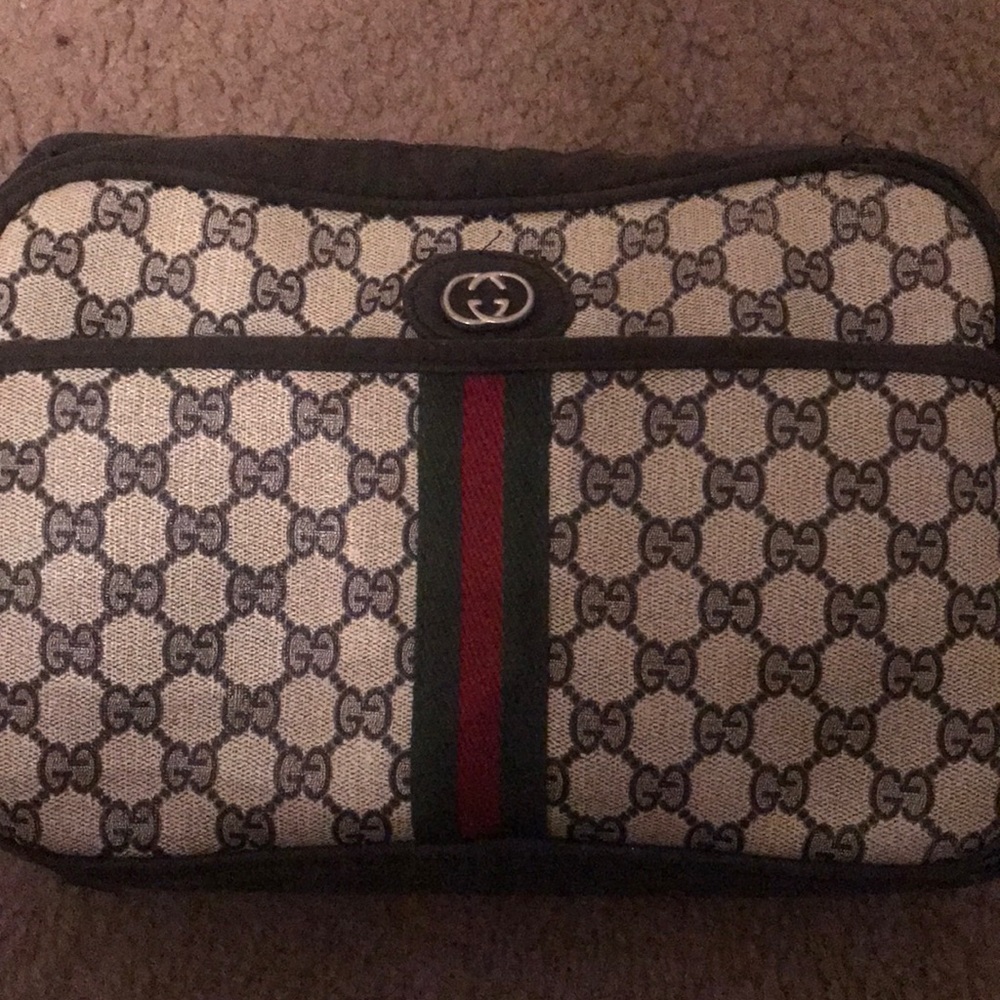 Vintage 1980s Gucci clutch